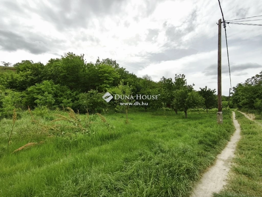 Eladó telek, Adony
