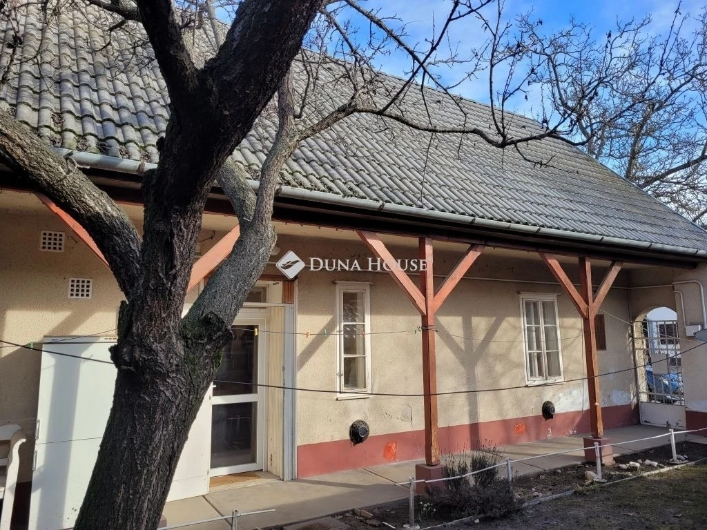 Eladó ház, Taksony