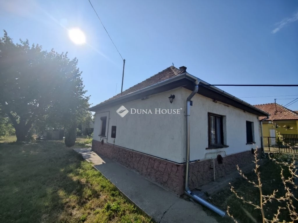 Eladó ház, Úri