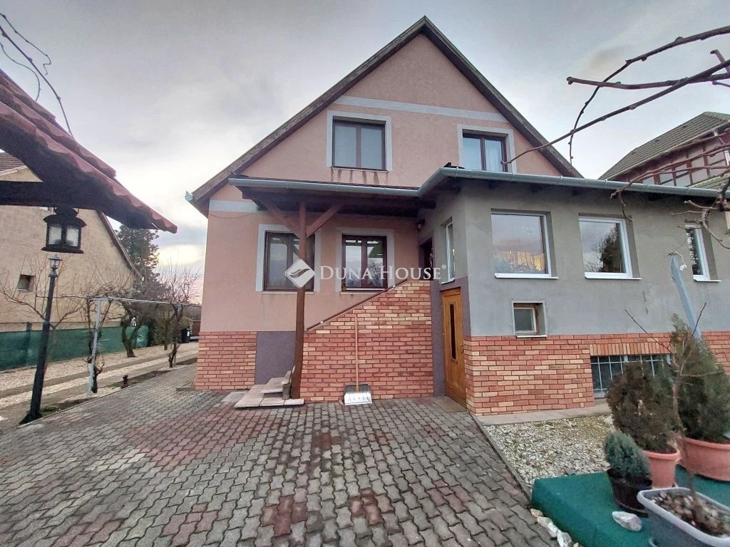 c3-1-name c2-1-name, Nagyvenyim, Deák Ferenc utca