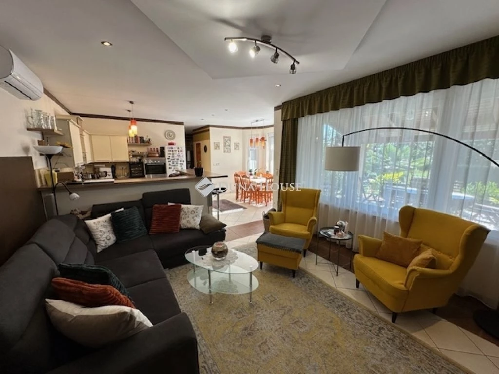 c3-1-name c2-1-name, Nagyvenyim, Széchenyi István utca