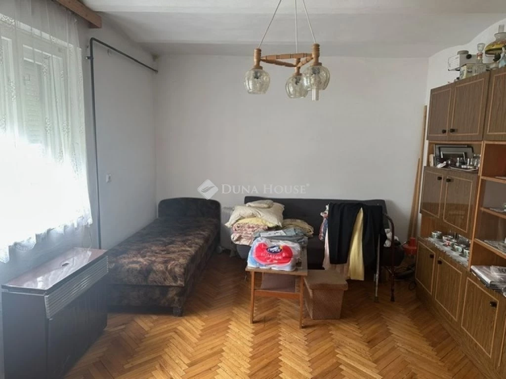 Eladó ház, Beloiannisz