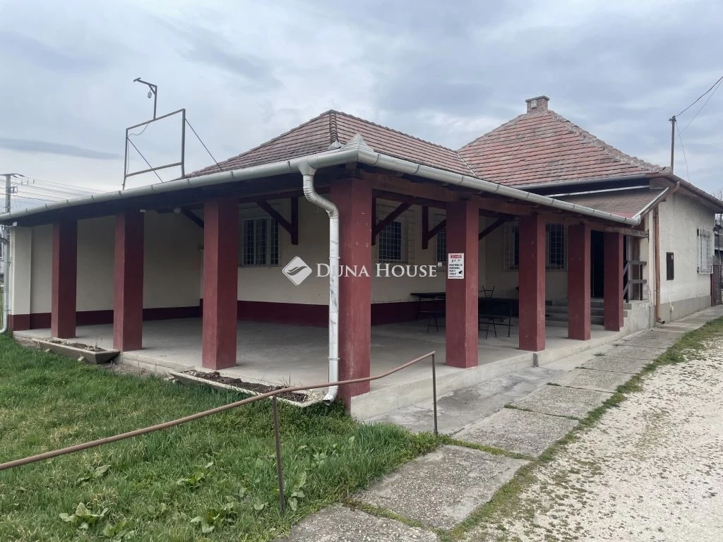 Eladó ház, Ráckeresztúr