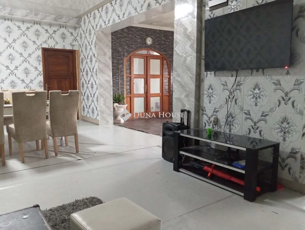 c3-1-name c2-1-name, Dunaújváros