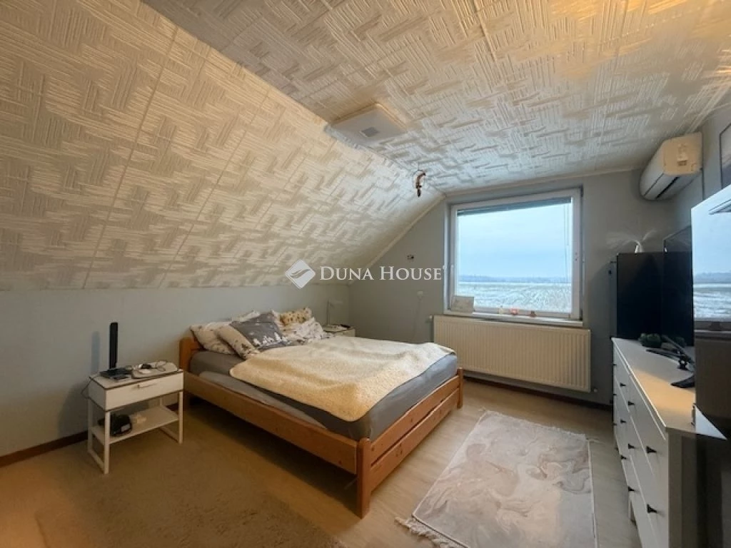 Eladó ház, Csévharaszt