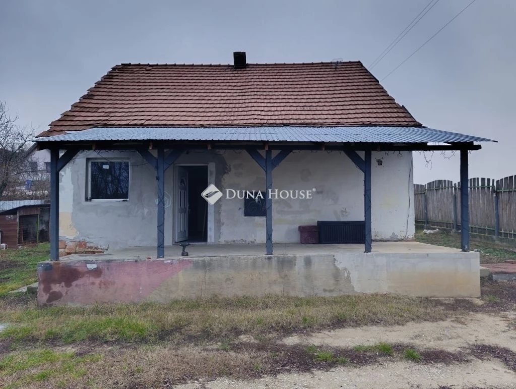 Eladó ház, Isaszeg
