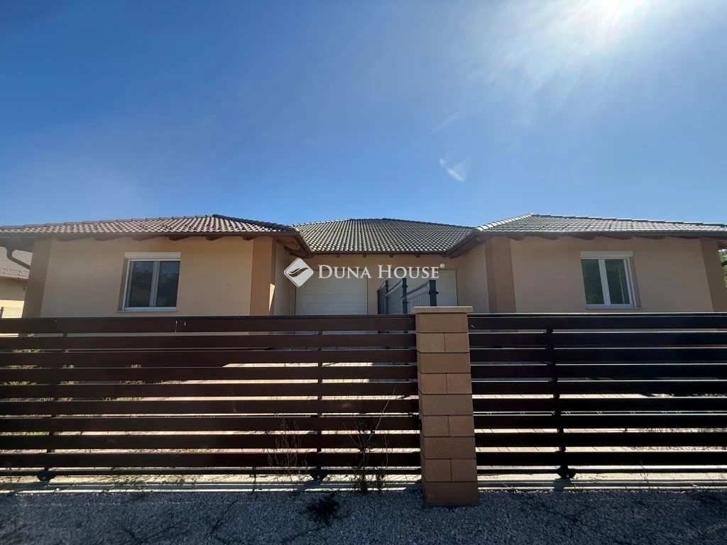 Eladó ház, Nagytarcsa