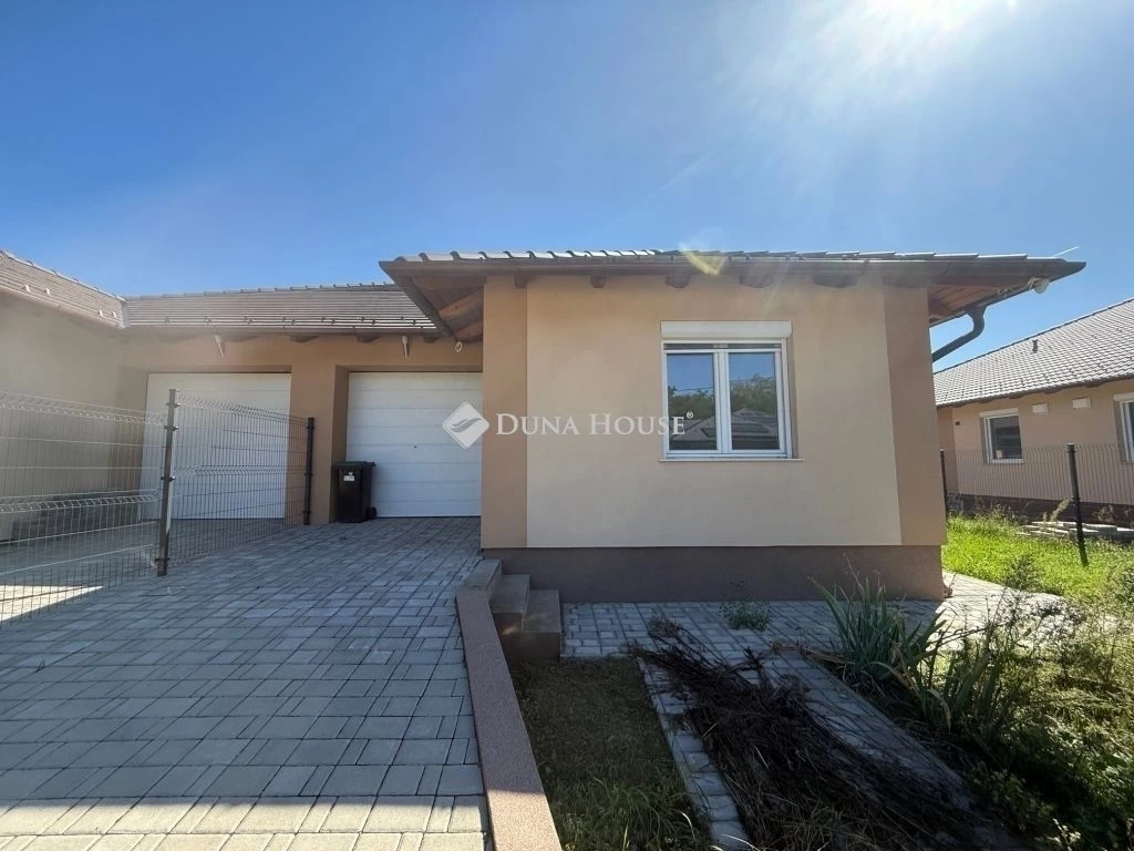 Eladó ház, Nagytarcsa