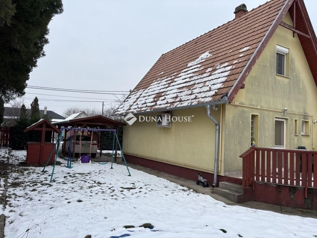 Eladó ház, Üllő