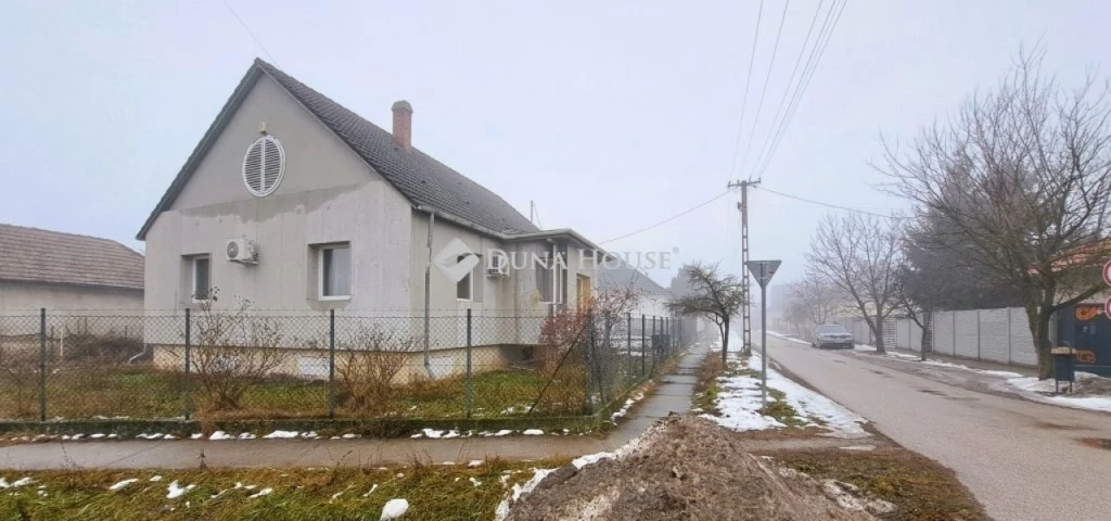 Eladó ház, Tápiószecső