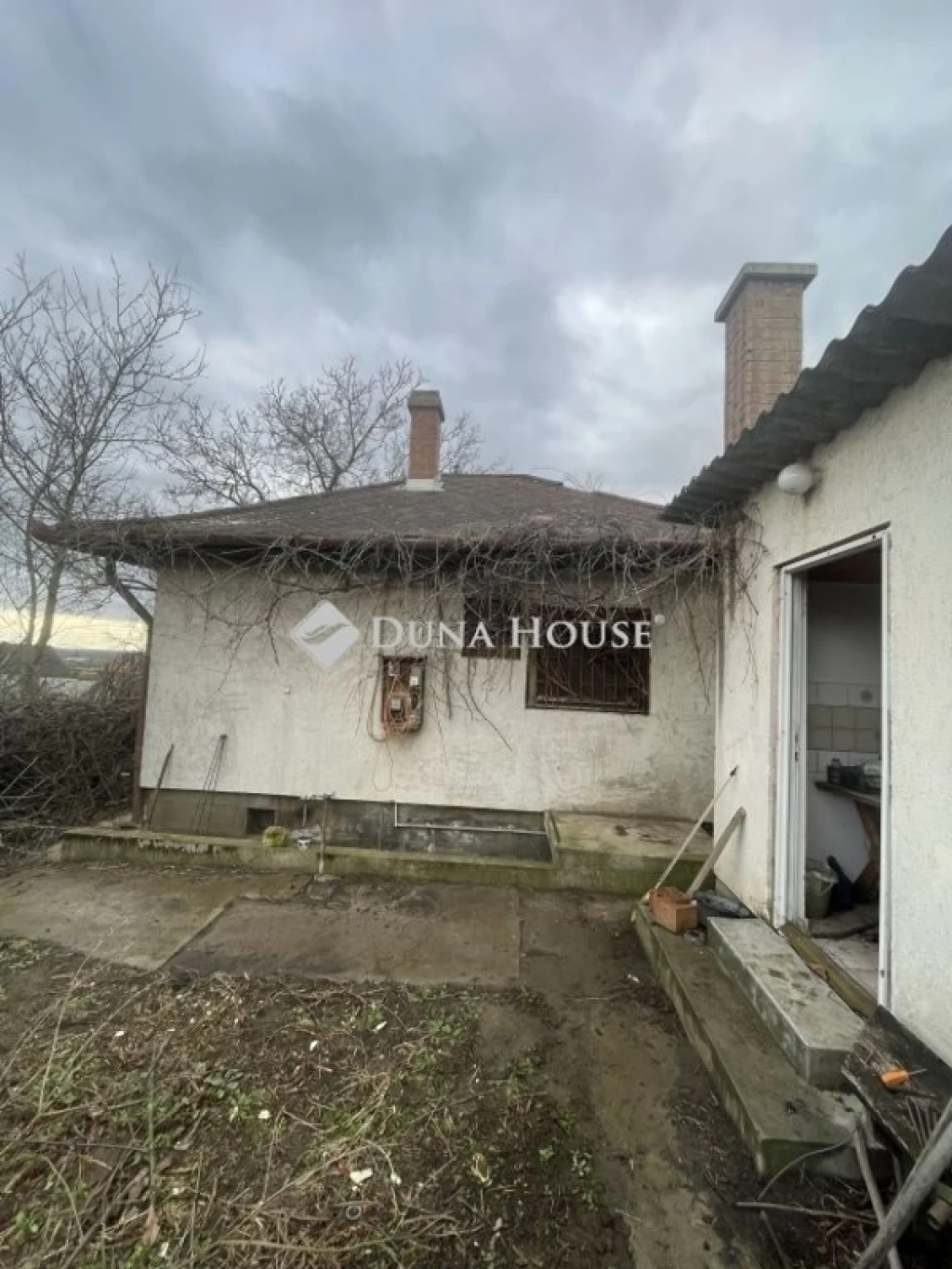 Eladó ház, Ecser