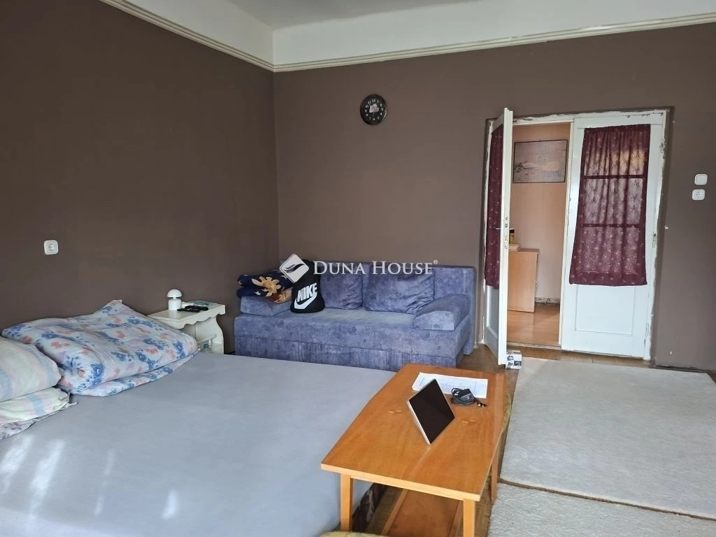 Eladó ház, Zsámbok