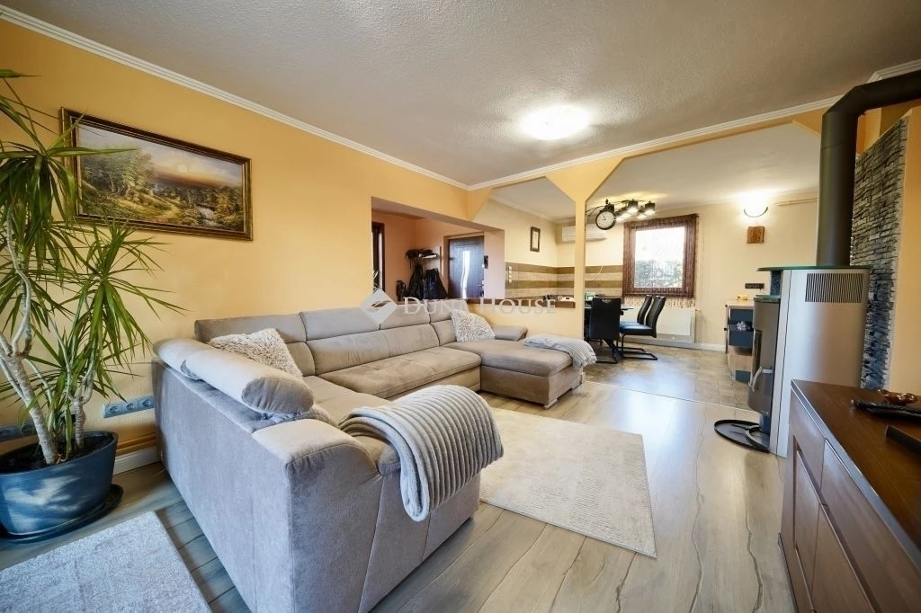 Eladó ház, Maglód