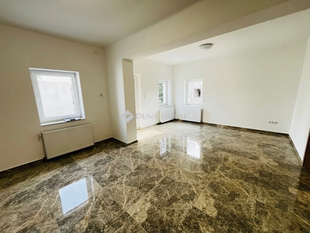 Eladó ház, Nagykáta