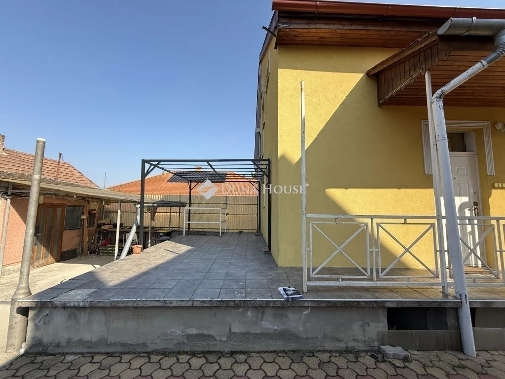 Eladó ház, Felsőpakony