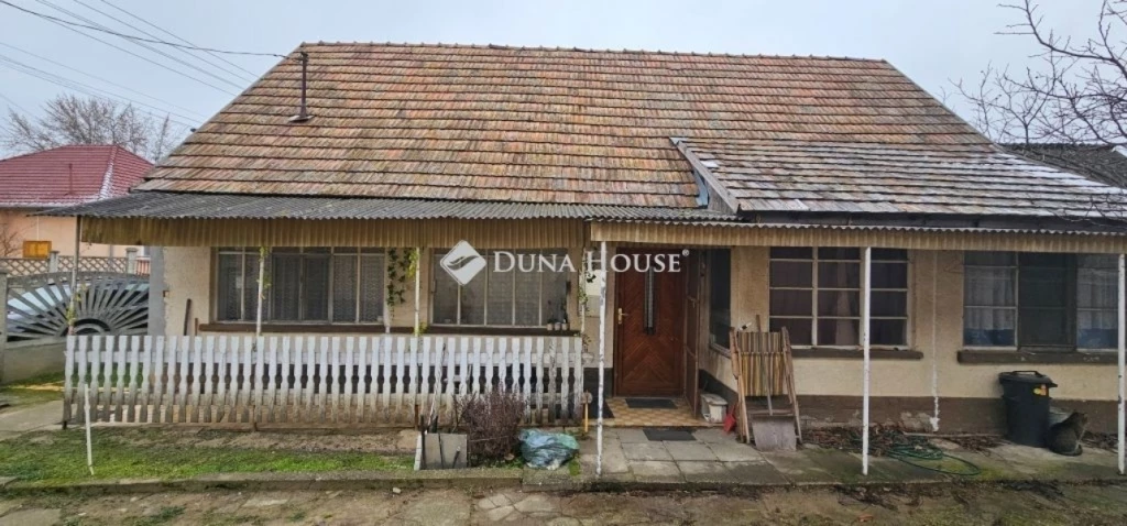 Eladó ház, Tápiószecső