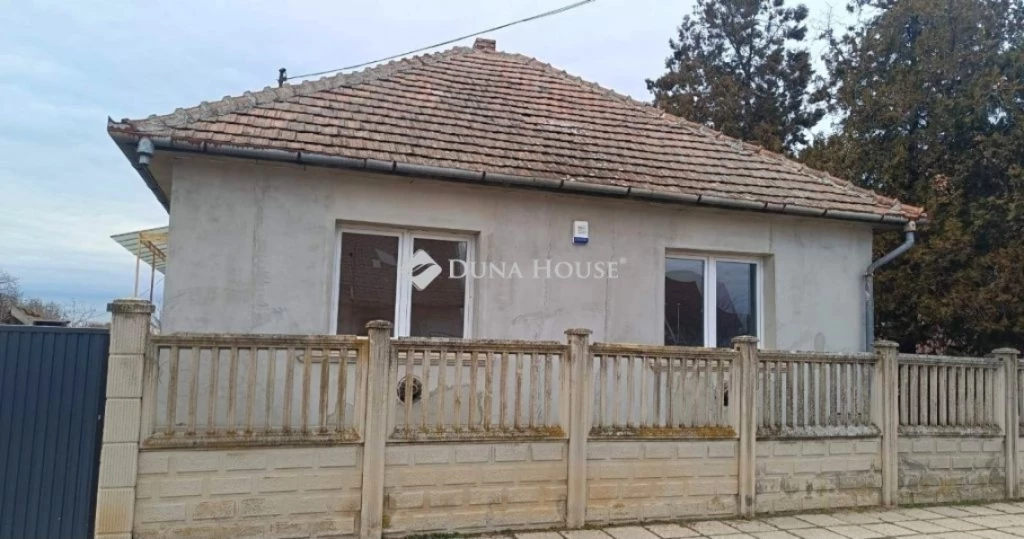 Eladó ház, Tápiószecső