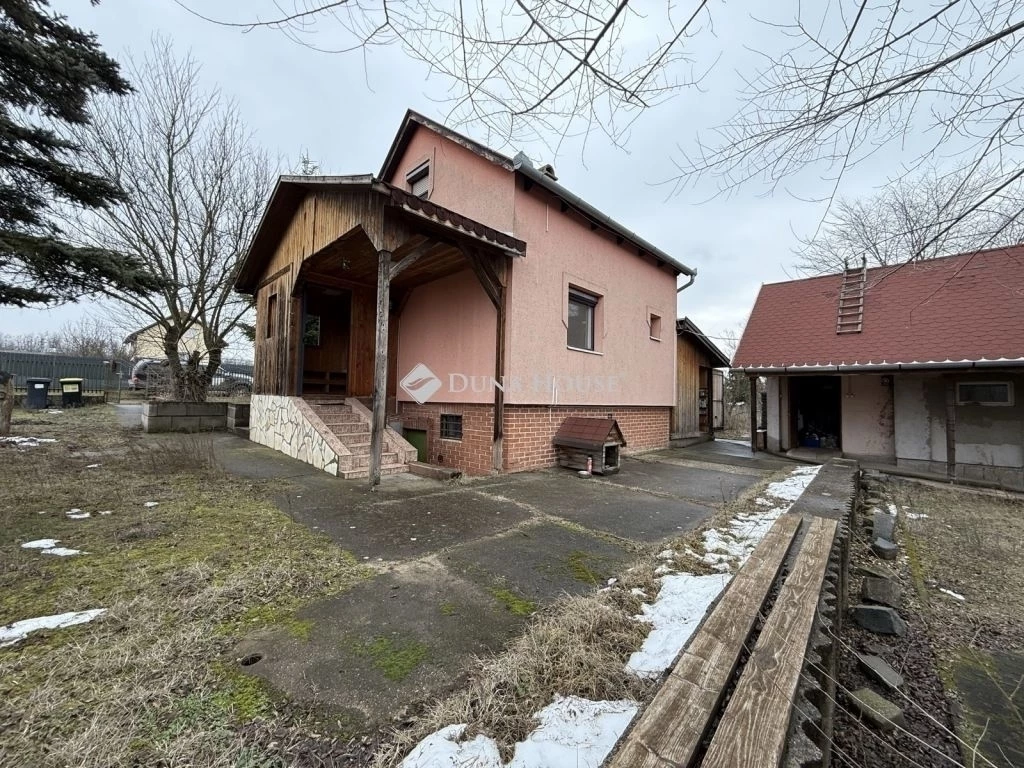 Eladó ház, Isaszeg