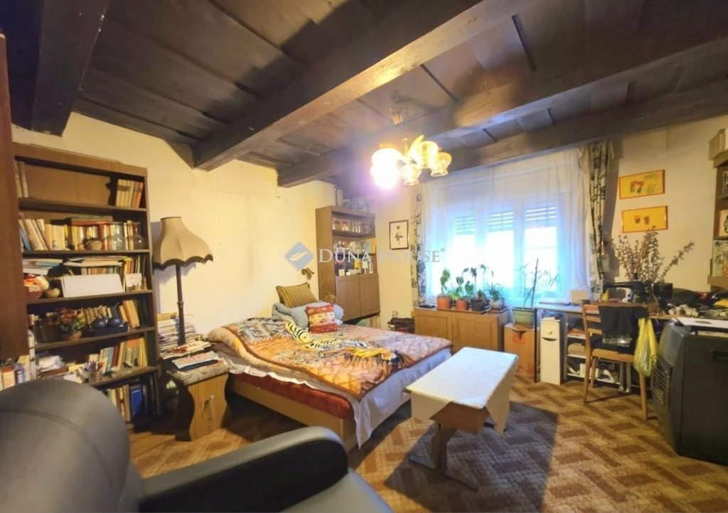 Eladó ház, Tápióság