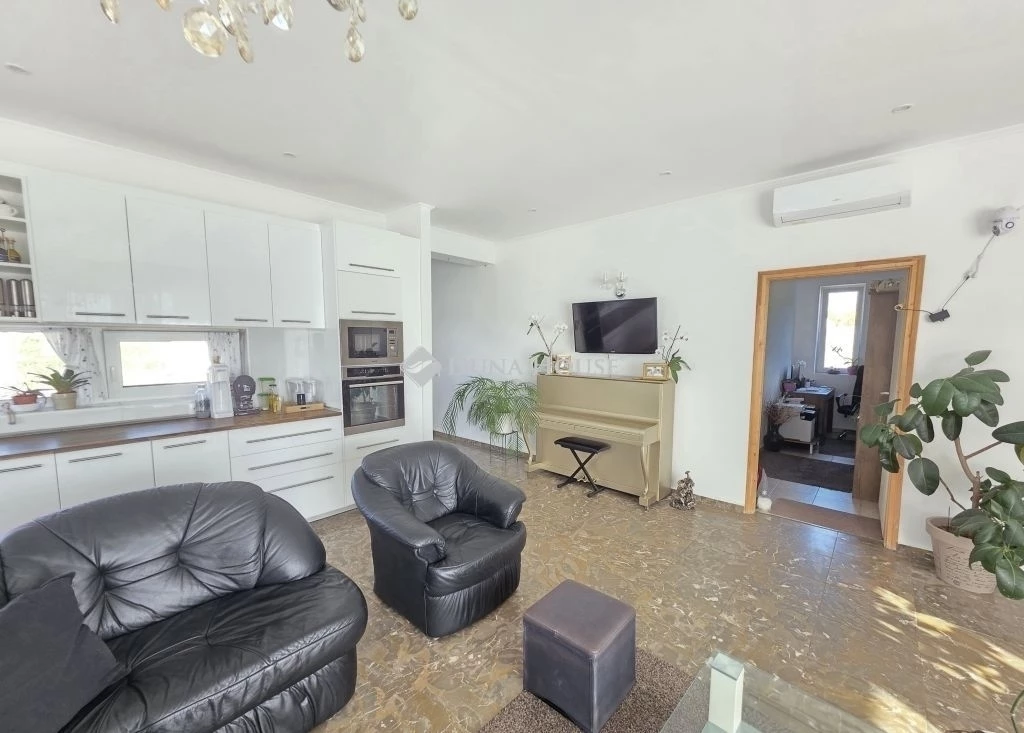 Eladó ház, Nagytarcsa