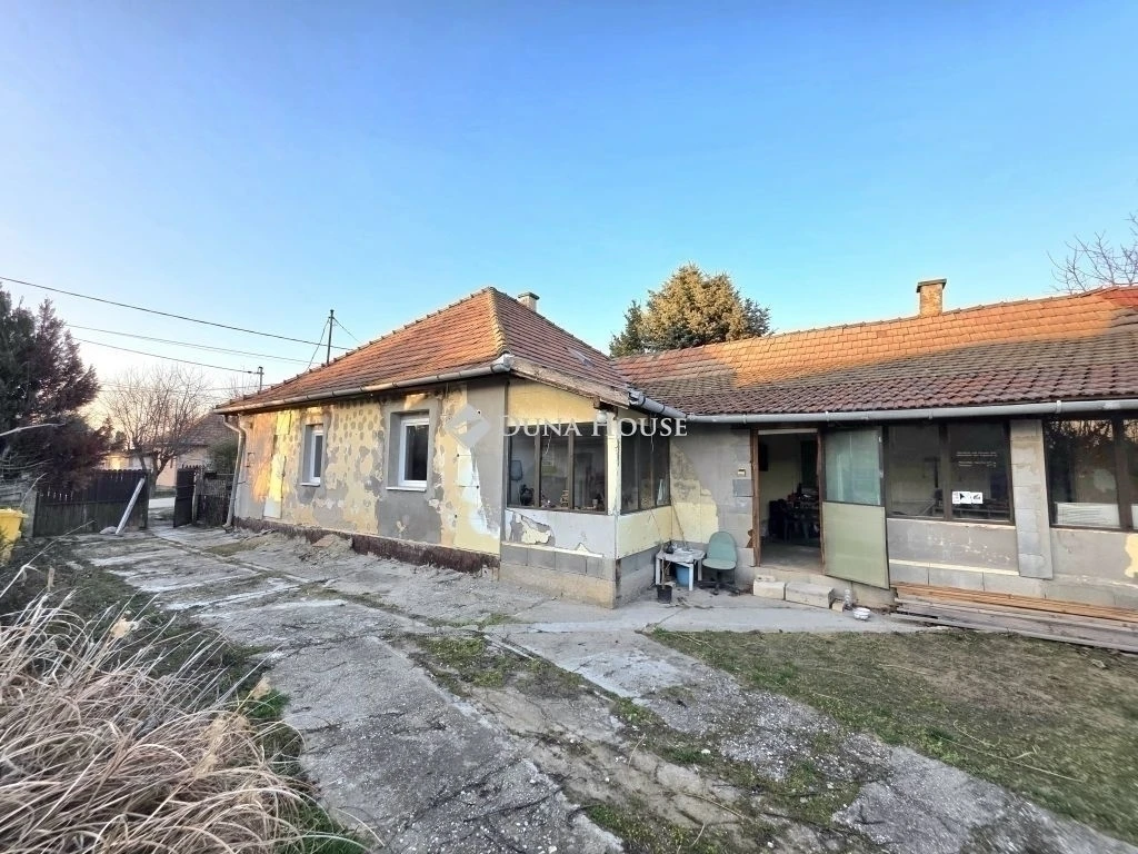 c3-1-name c2-1-name, Gyömrő