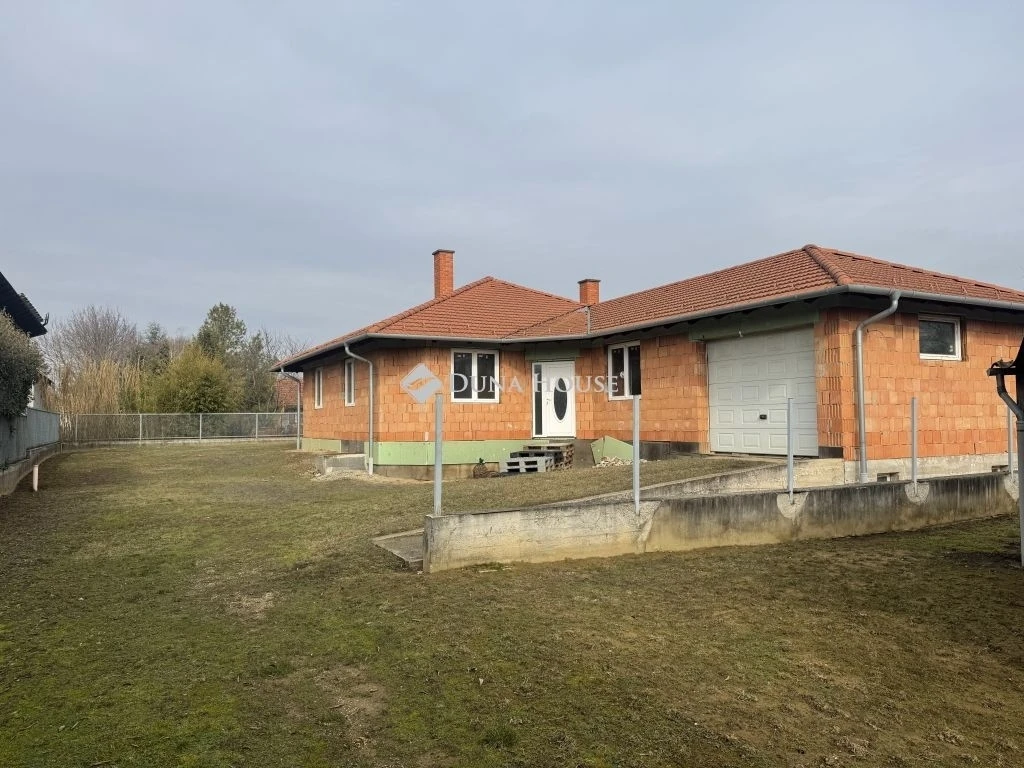 c3-1-name c2-1-name, Gyömrő