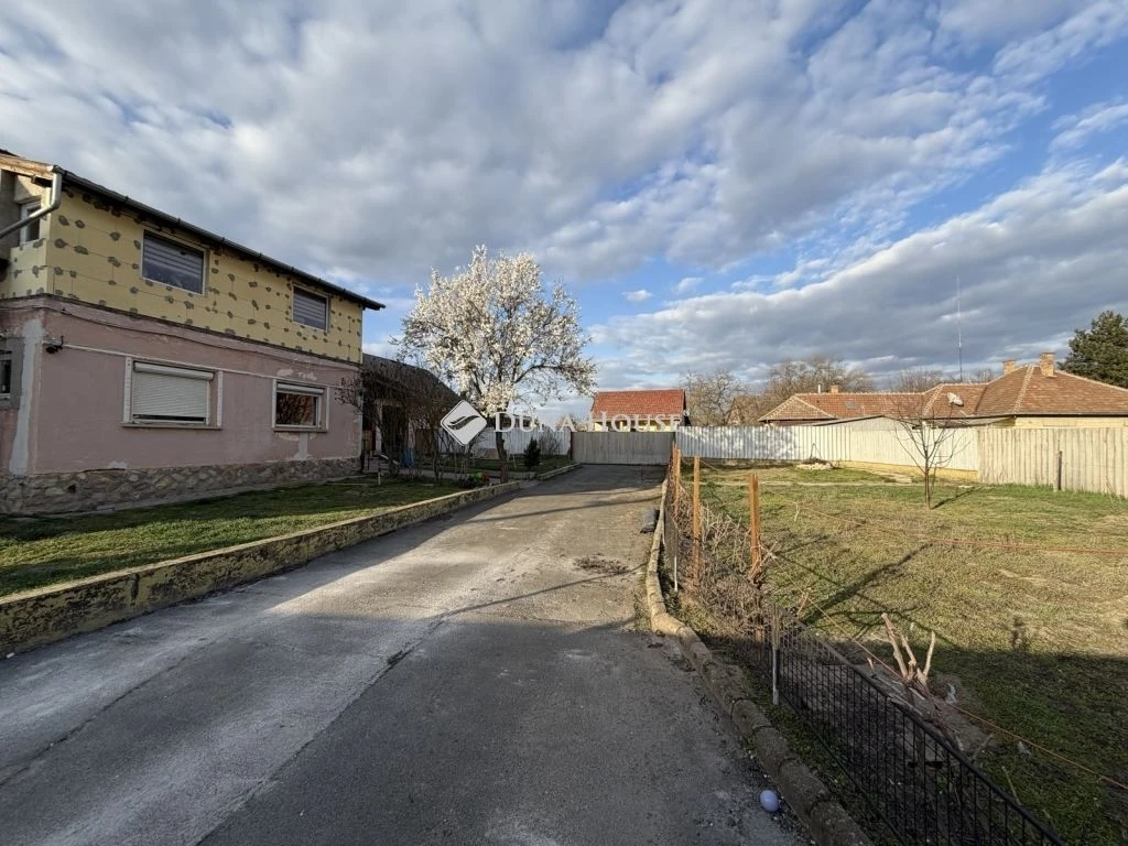 Eladó ház, Tápiószecső