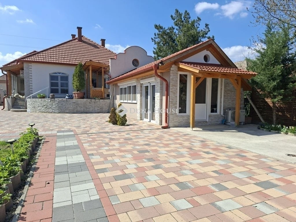 c3-1-name c2-1-name, Tápiószecső