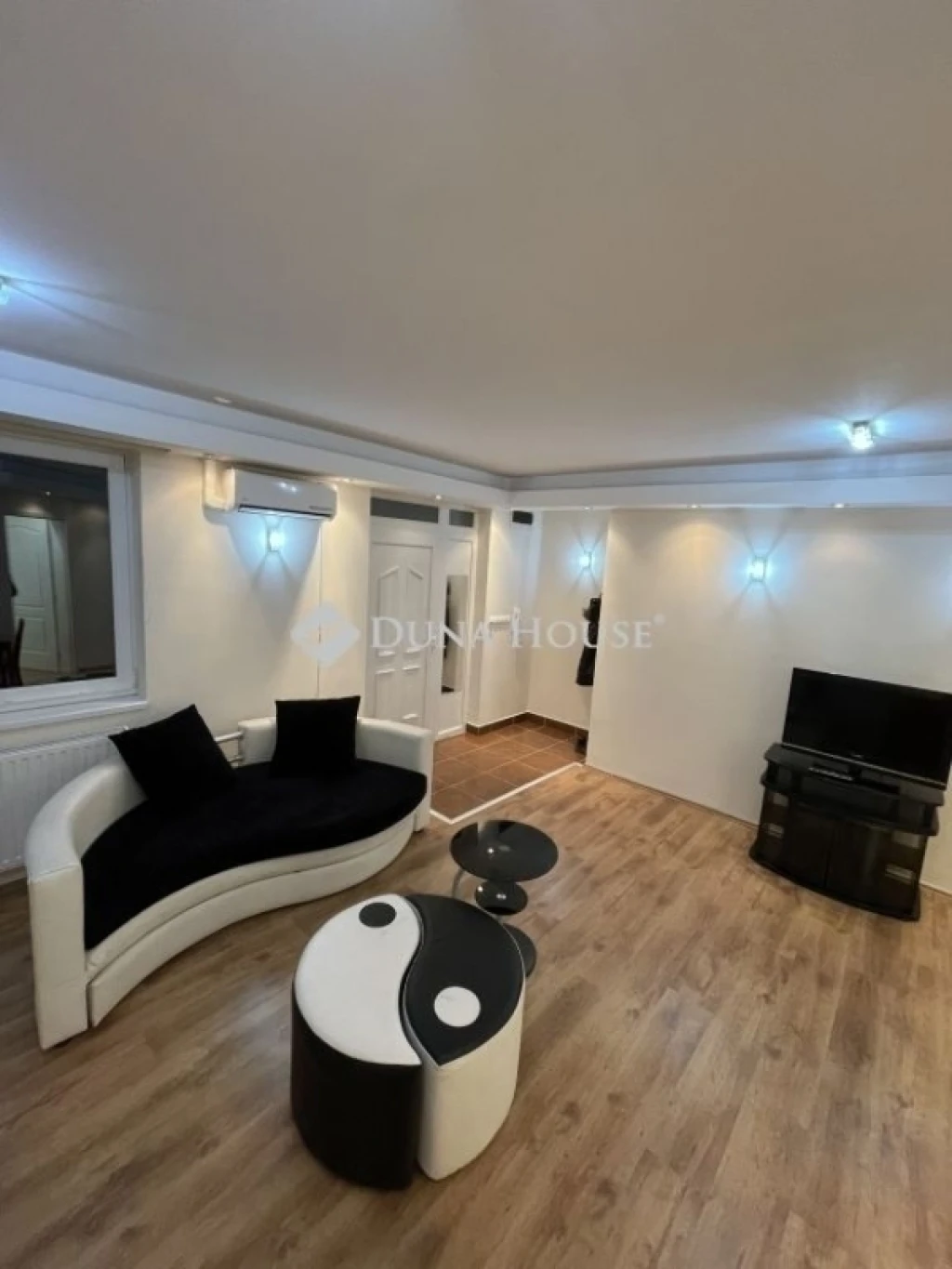 Eladó lakás, Monor