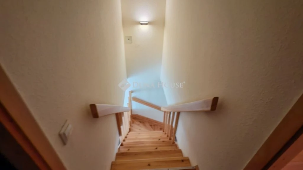 Eladó ház, Újlengyel