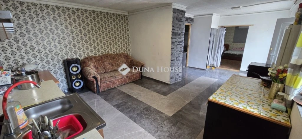 c3-1-name c2-1-name, Sárbogárd, Kereszt utca