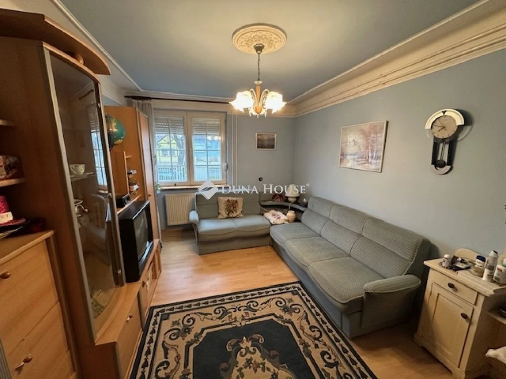 c3-1-name c2-1-name, Előszállás, Balatoni út