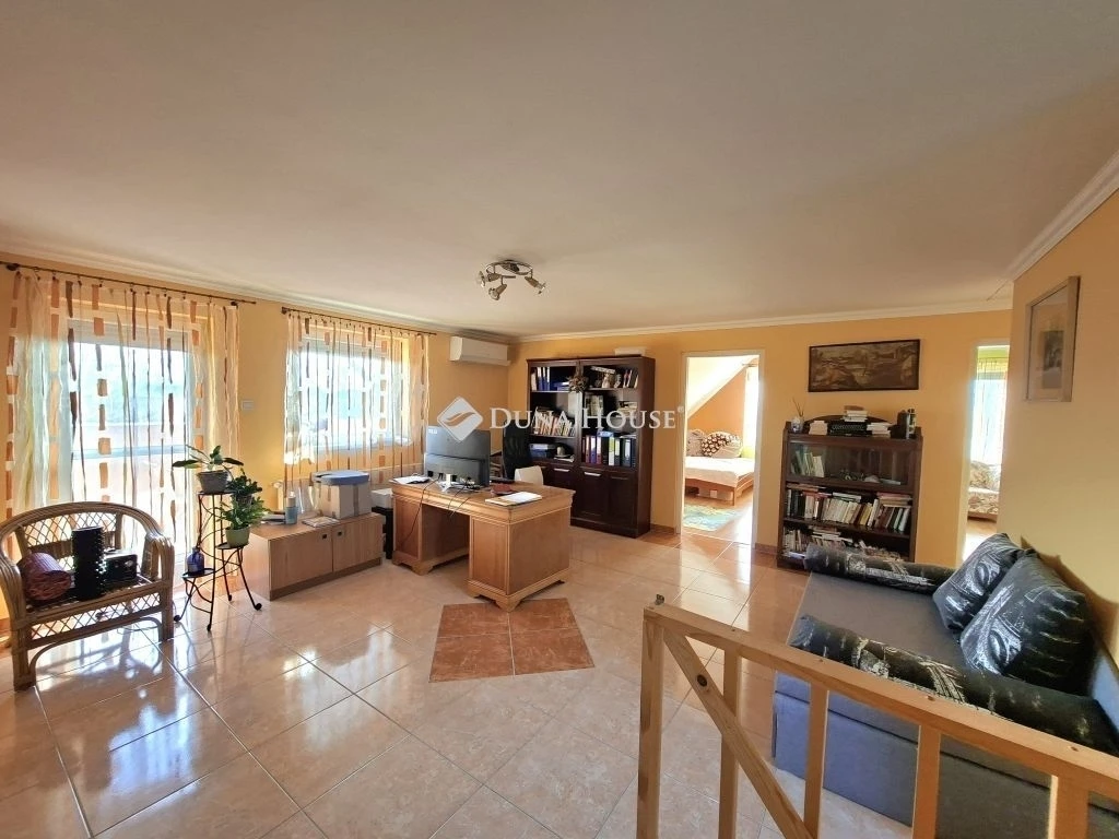 c3-1-name c2-1-name, Seregélyes, Petőfi Sándor utca