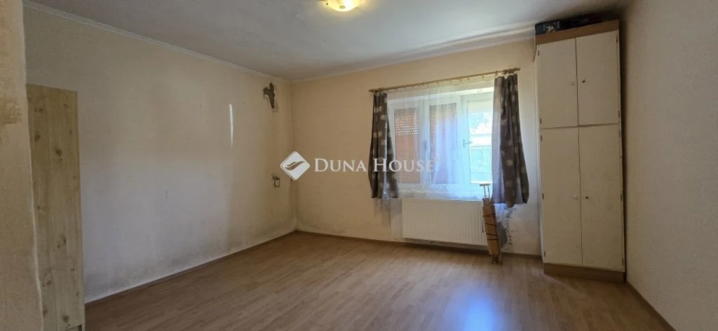 c3-1-name c2-1-name, Seregélyes, Selymes út