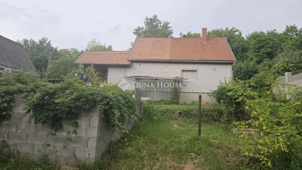 c3-1-name c2-1-name, Baracs, Pesti út