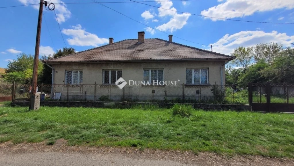 Eladó ház, Nagykáta