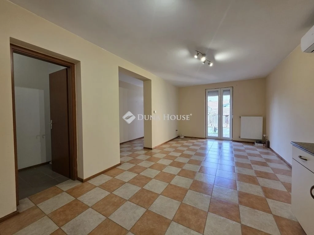 Eladó lakás, Gyömrő