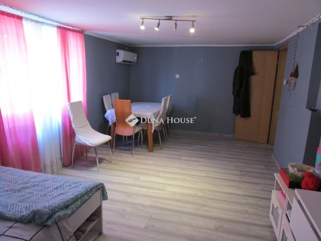 Eladó ház, Monorierdő