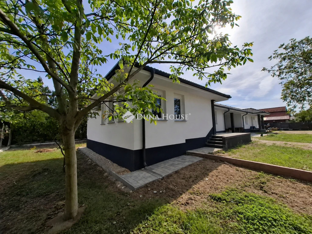 Eladó ház, Gyál