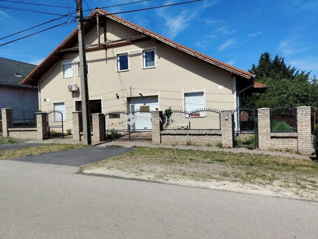 Eladó ház, Gyál
