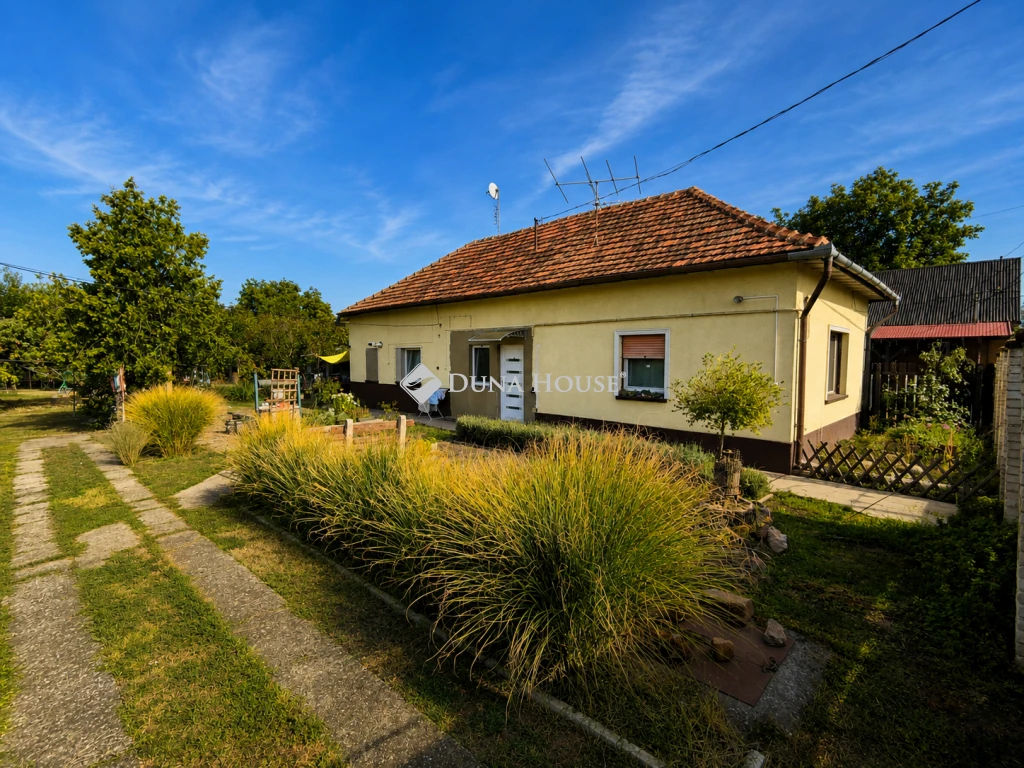 Eladó ház, Üllő