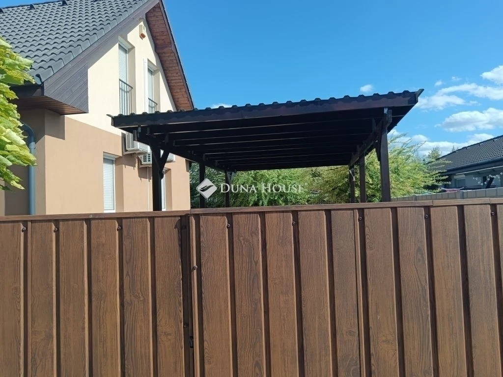 Eladó ház, Üllő
