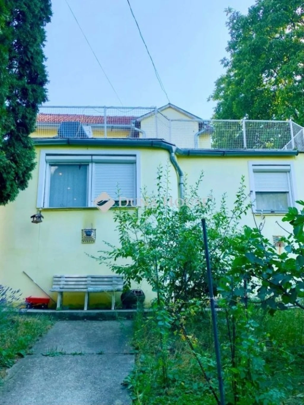 Eladó ház, Pécel