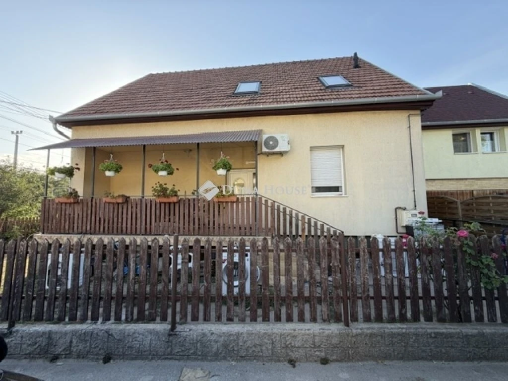Eladó ház, Üllő