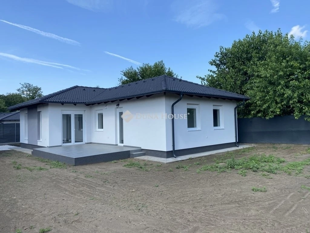 Eladó ház, Üllő