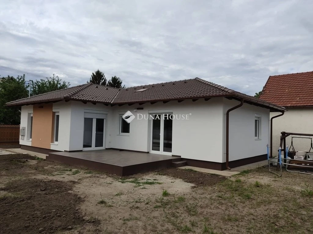 Eladó ház, Üllő