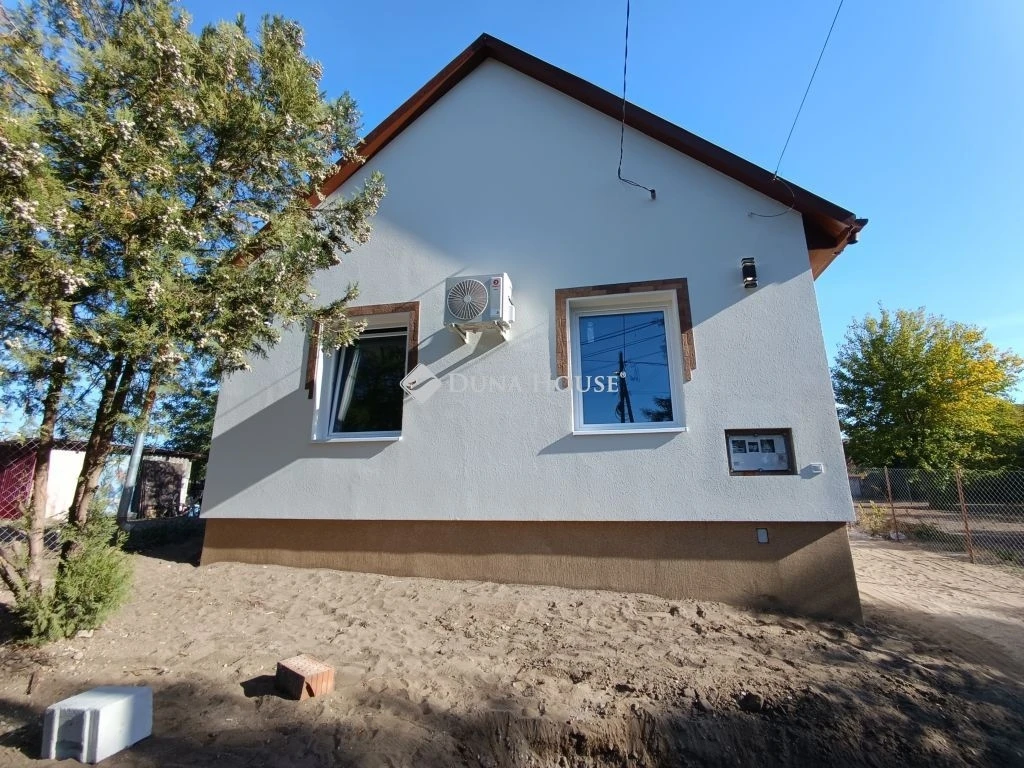 Eladó ház, Tápióság