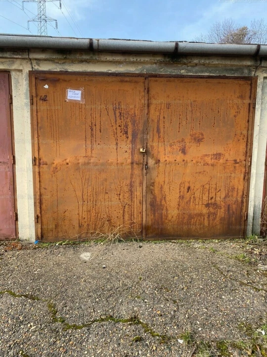 For sale detached garage, Dunaújváros