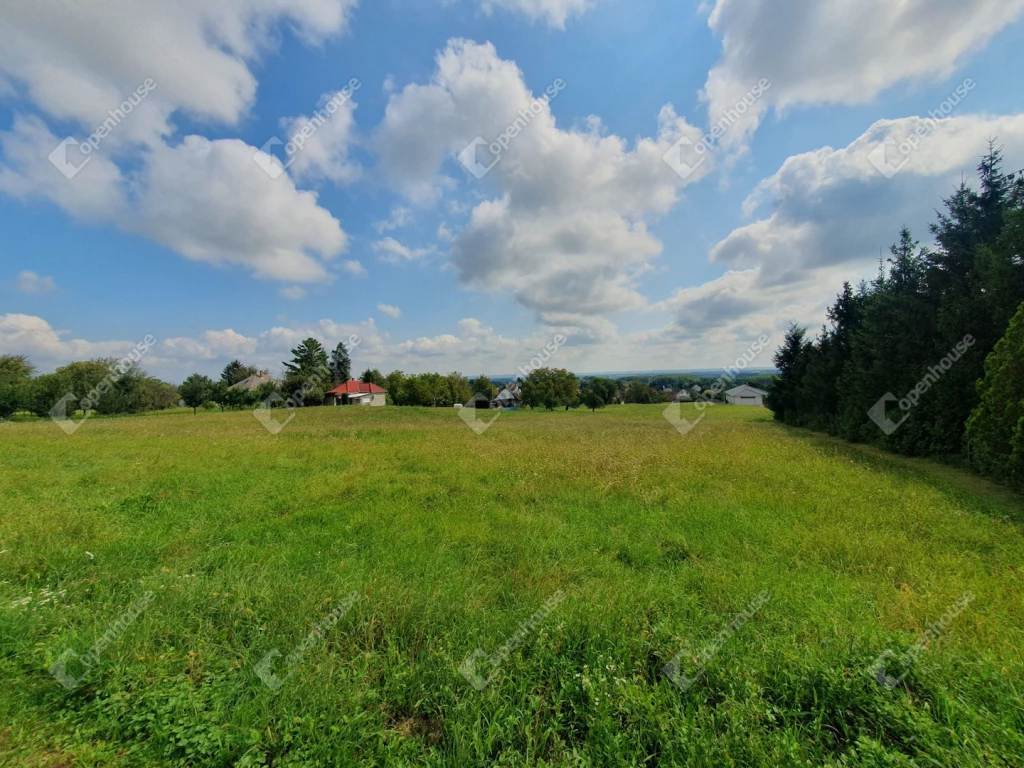 Panorámás telek eladó Zalakaroson.