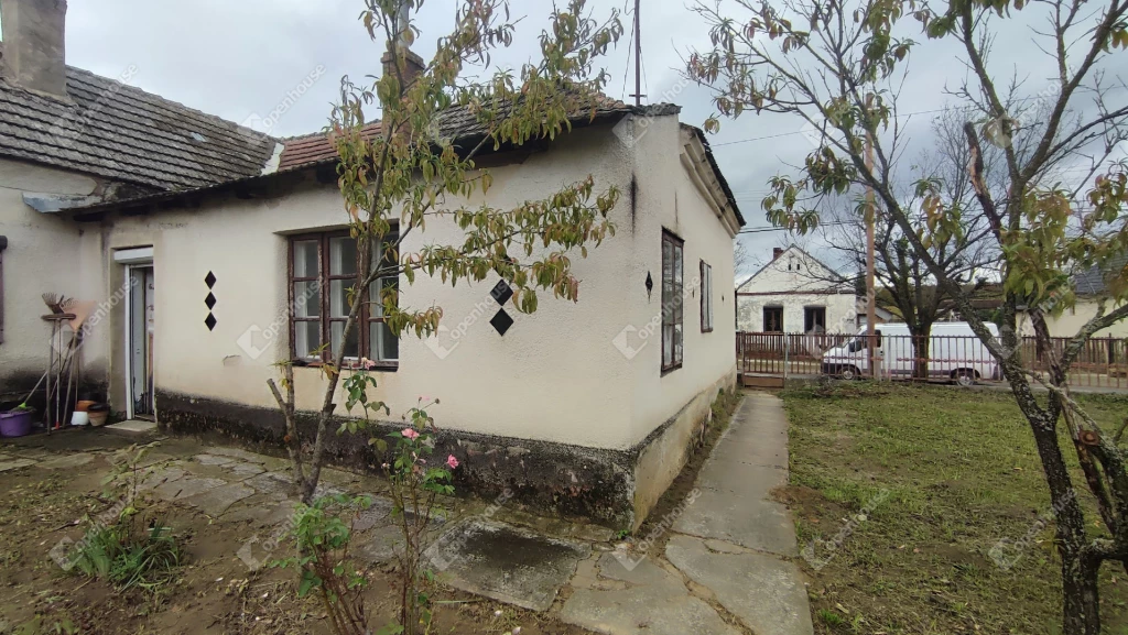 For sale house, Bakháza